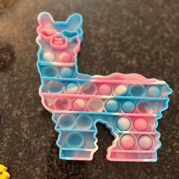 Fidget fun pack with giraffe eraserSuper fun. The fidget bubble llama and square - Picture 4 of 5